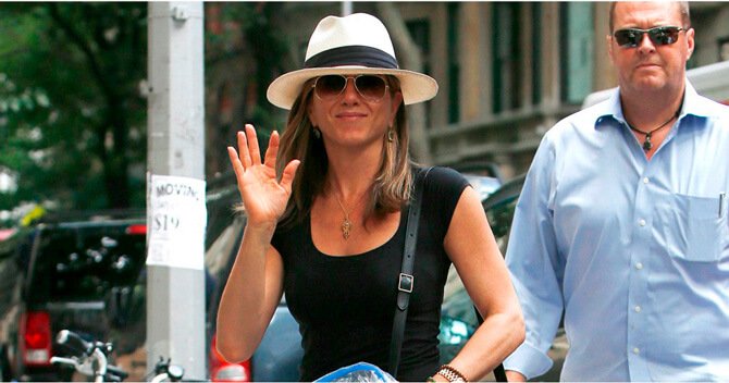 Jennifer Aniston wearing her Montecristi Panama Hat by Domingo Carranza hats