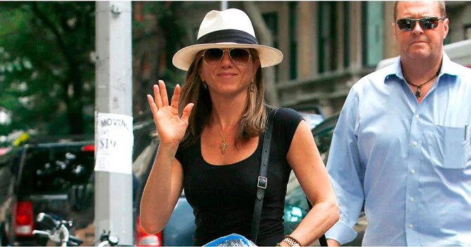 Jennifer Aniston wearing her Montecristi Panama Hat by Domingo Carranza hats