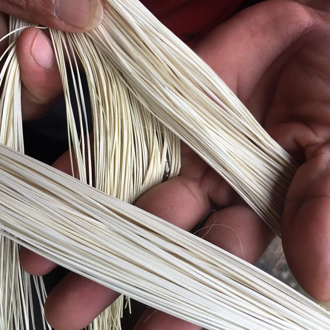 The quality control carried out by Domingo Carranza is essential to select the best toquilla straw in each step of its preparation.